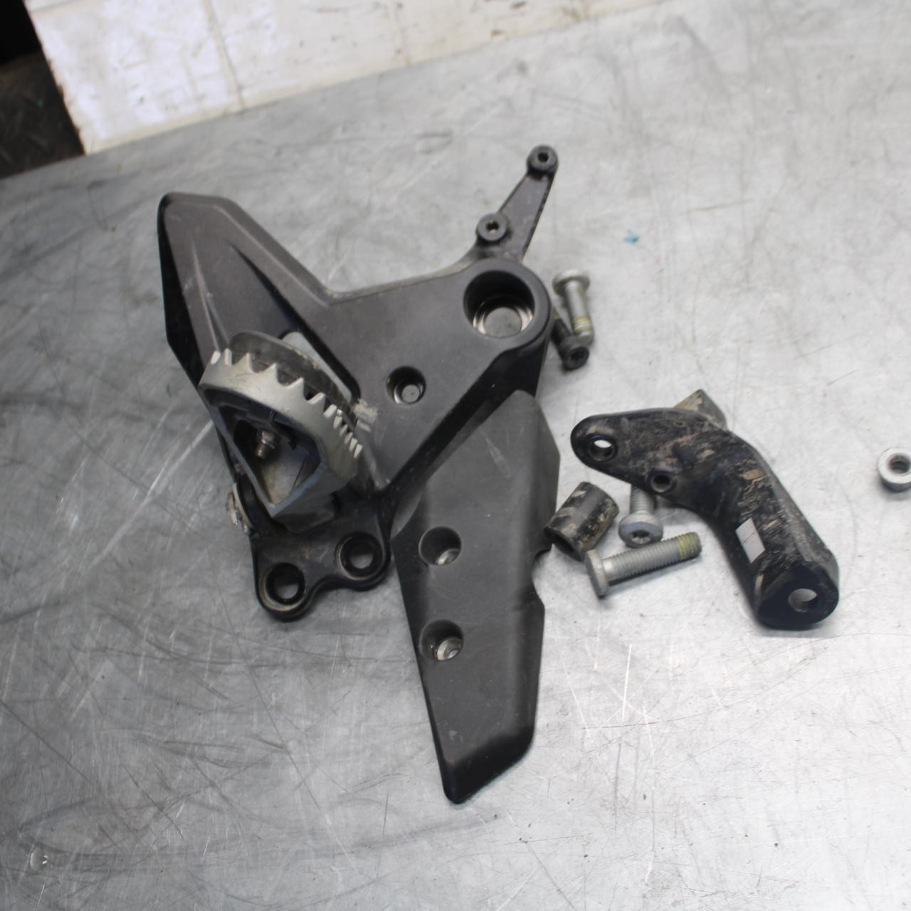 22 KTM 890 ADVENTURE RIGHT REARSET REAR SET DRIVER FOOT PEG REST STOP BB514