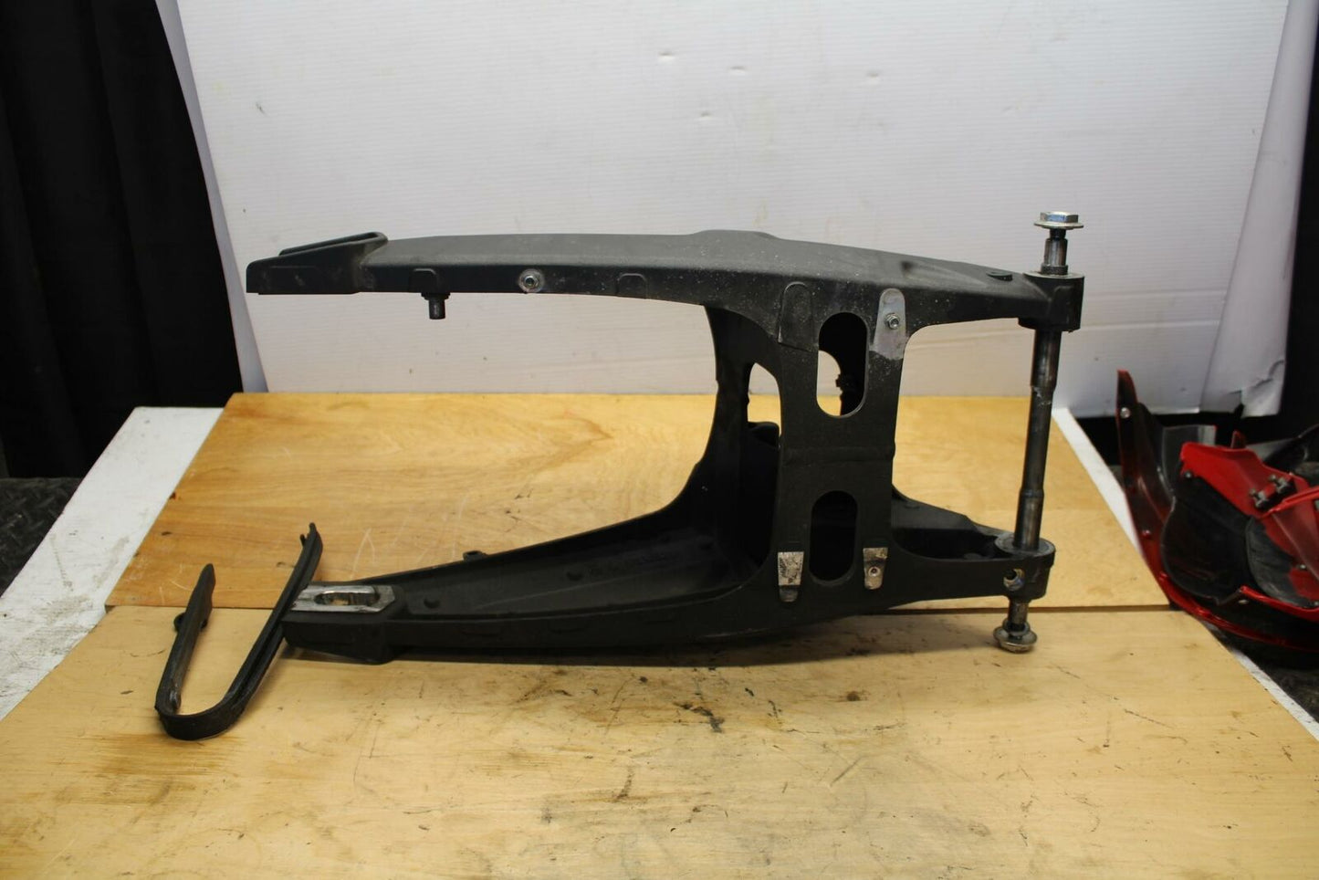 08-14 DUCATI MONSTER 696 REAR SWINGARM BACK SUSPENSION SWING ARM BB324