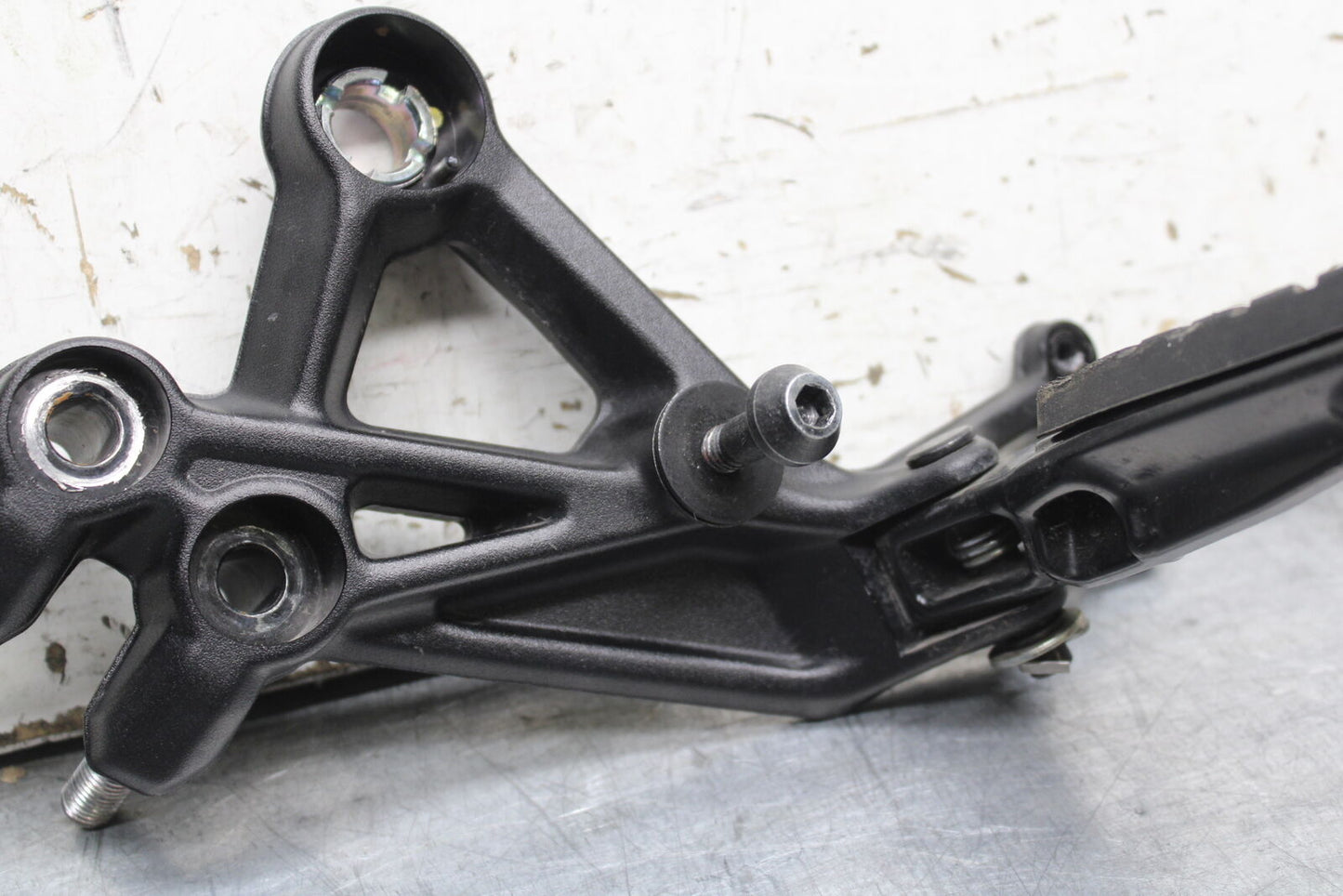 17-24 KTM 390 DUKE LEFT REARSET REAR SET DRIVER FOOT PEG REST STOP BB734