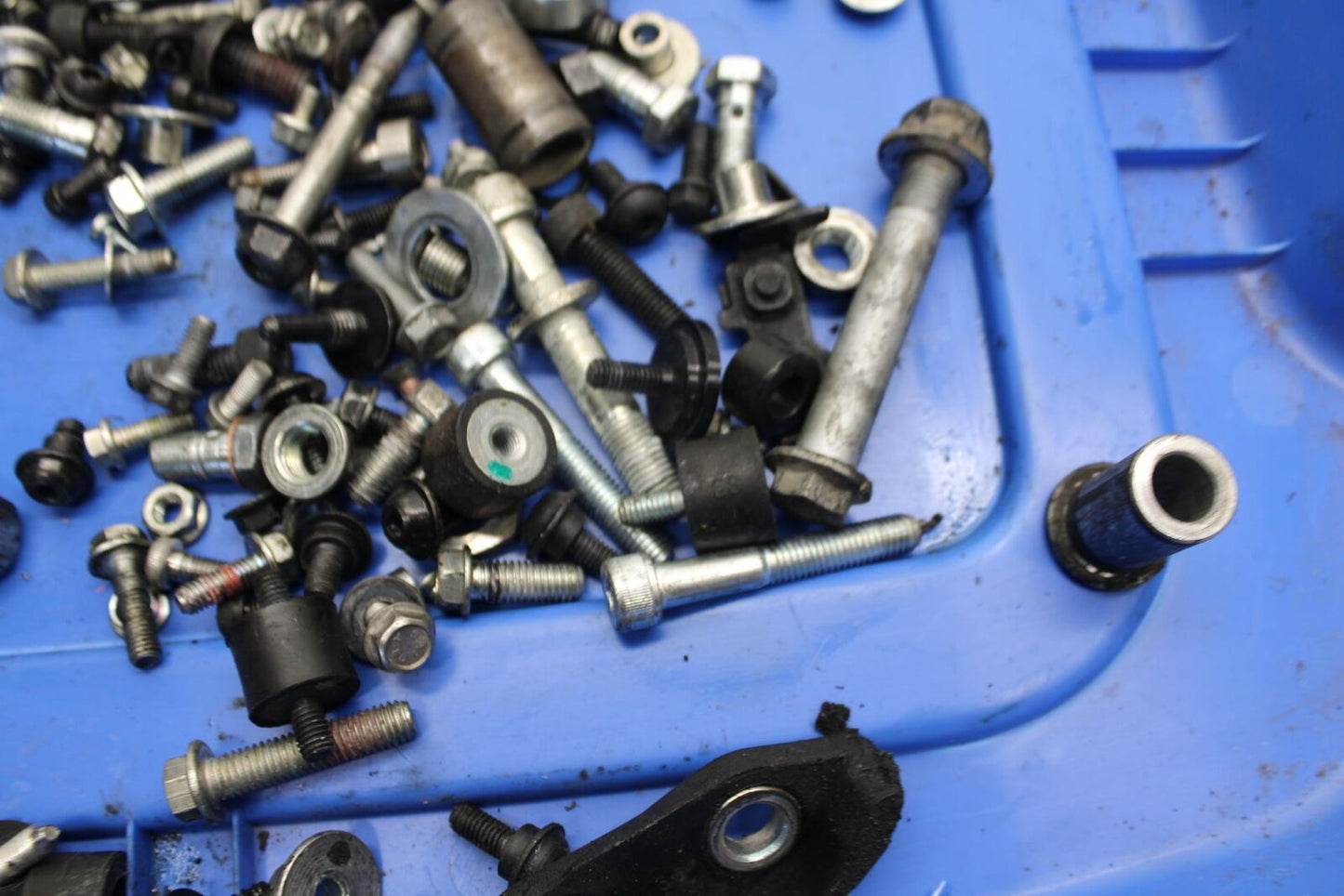 22-23 HUSQVARNA SVARTTPILEN 401 LEFTOVER MOUNTING BOLTS HARDWARE SCREWS BB541