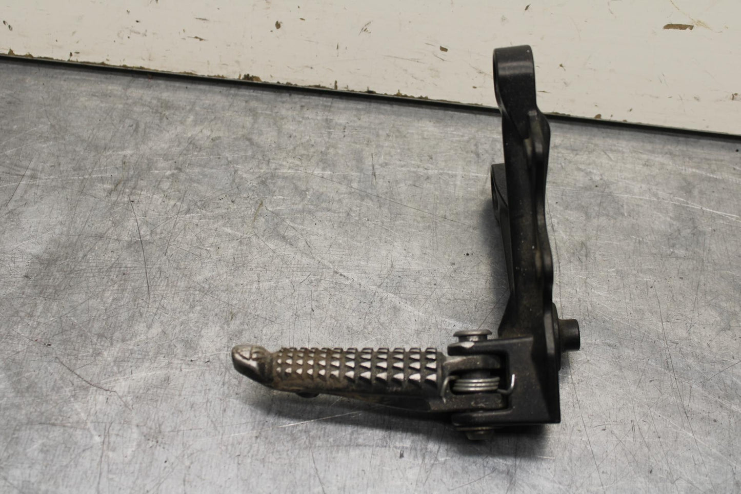 09-12 KAWASAKI NINJA ZX6R ZX600R LEFT REARSET DRIVER FOOT PEG REST STOP BB617