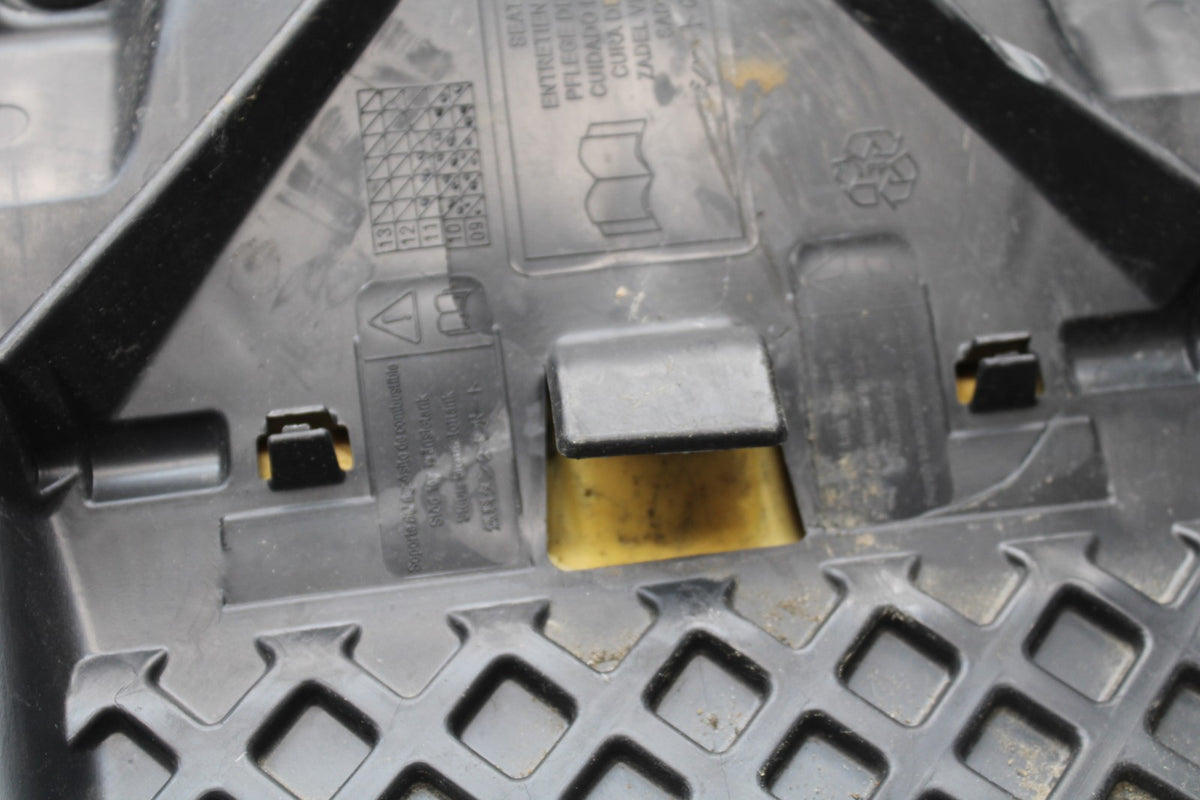 12 TRIUMPH STREET TRIPLE R FRONT REAR SEAT SADDLE BB914