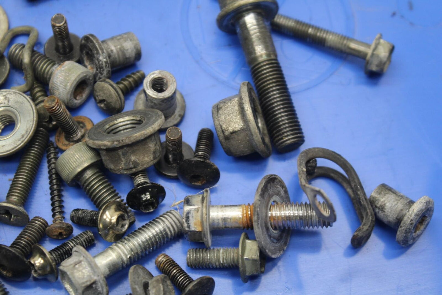 1999 Suzuki GSXR600 MISCELLANEOUS MOUNTING BOLTS HARDWARE MOTOR SCREWS BB608