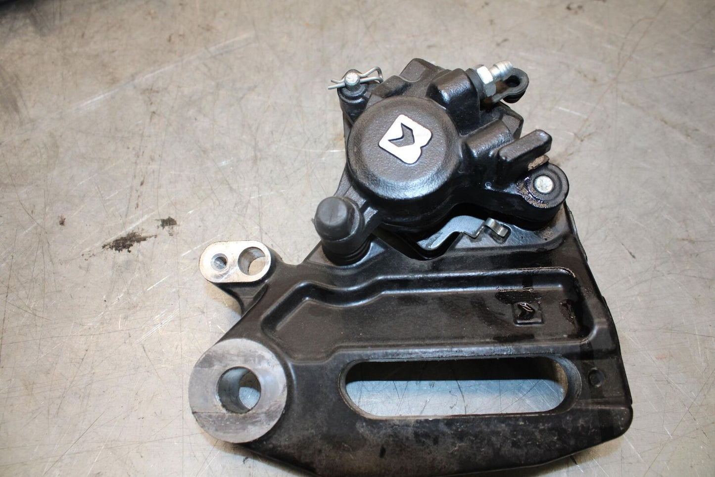 22-23 HUSQVARNA SVARTPILEN 401 REAR BACK BRAKE CALIPER W MOUNT BRACKET BB541