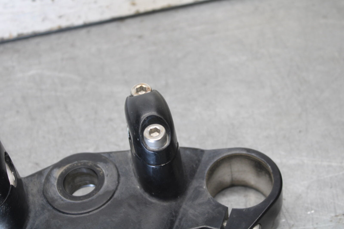 01-06 TRIUMPH TIGER 955I FORKS UPPER TRIPLE TREE CLAMP BB693