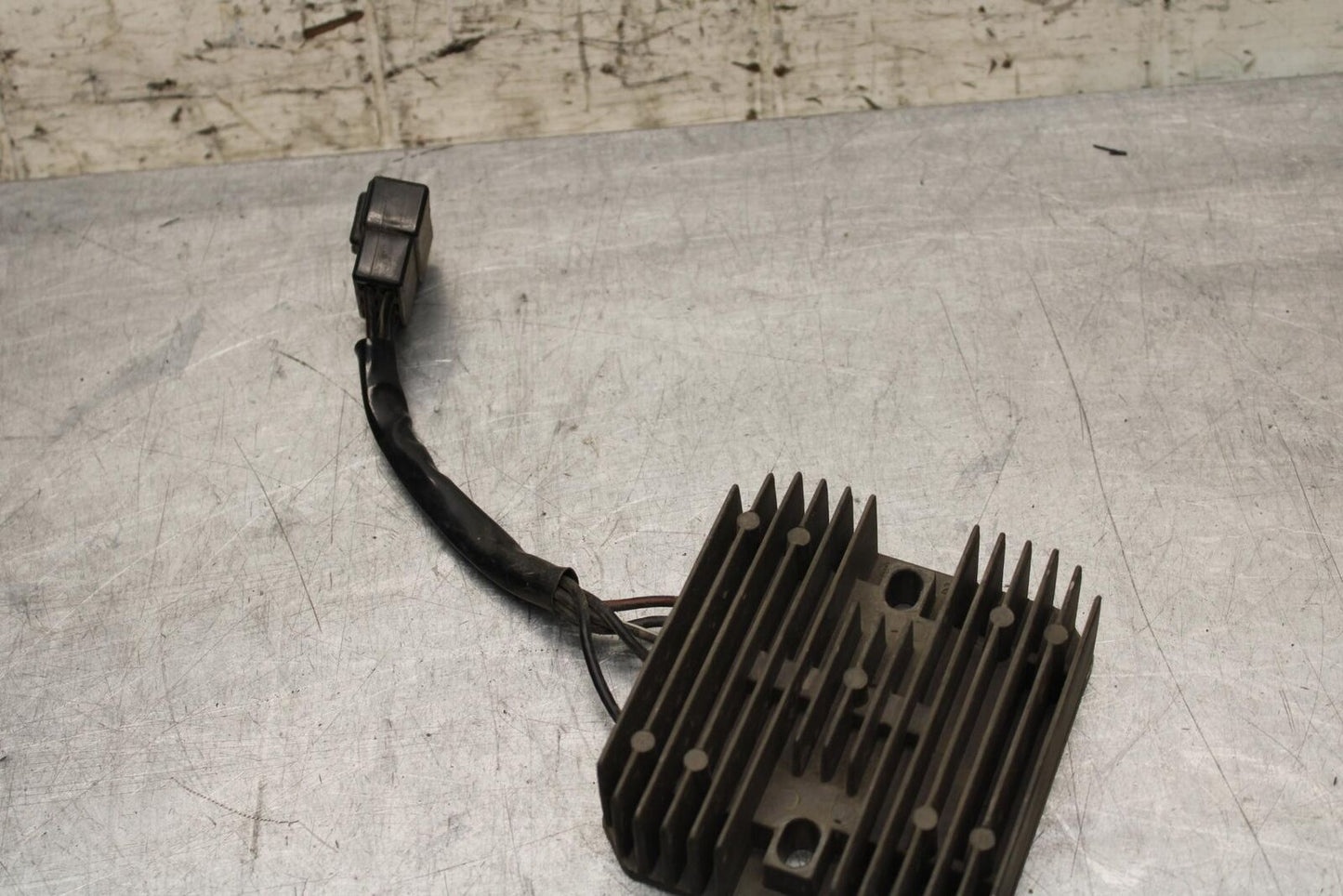 2004 Suzuki Intruder 1500 VL1500 RECTIFIER VOLTAGE REGULATOR 32800-44D11 BB573