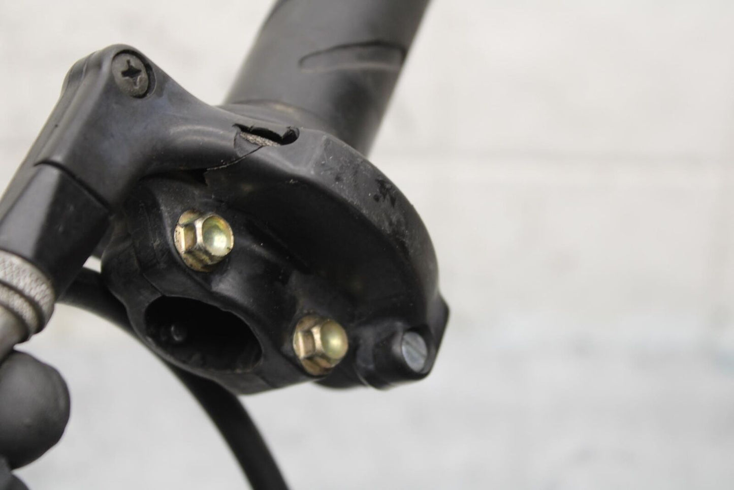 2005 Ducati Monster S2R RIGHT THROTTLE GRIP BB557