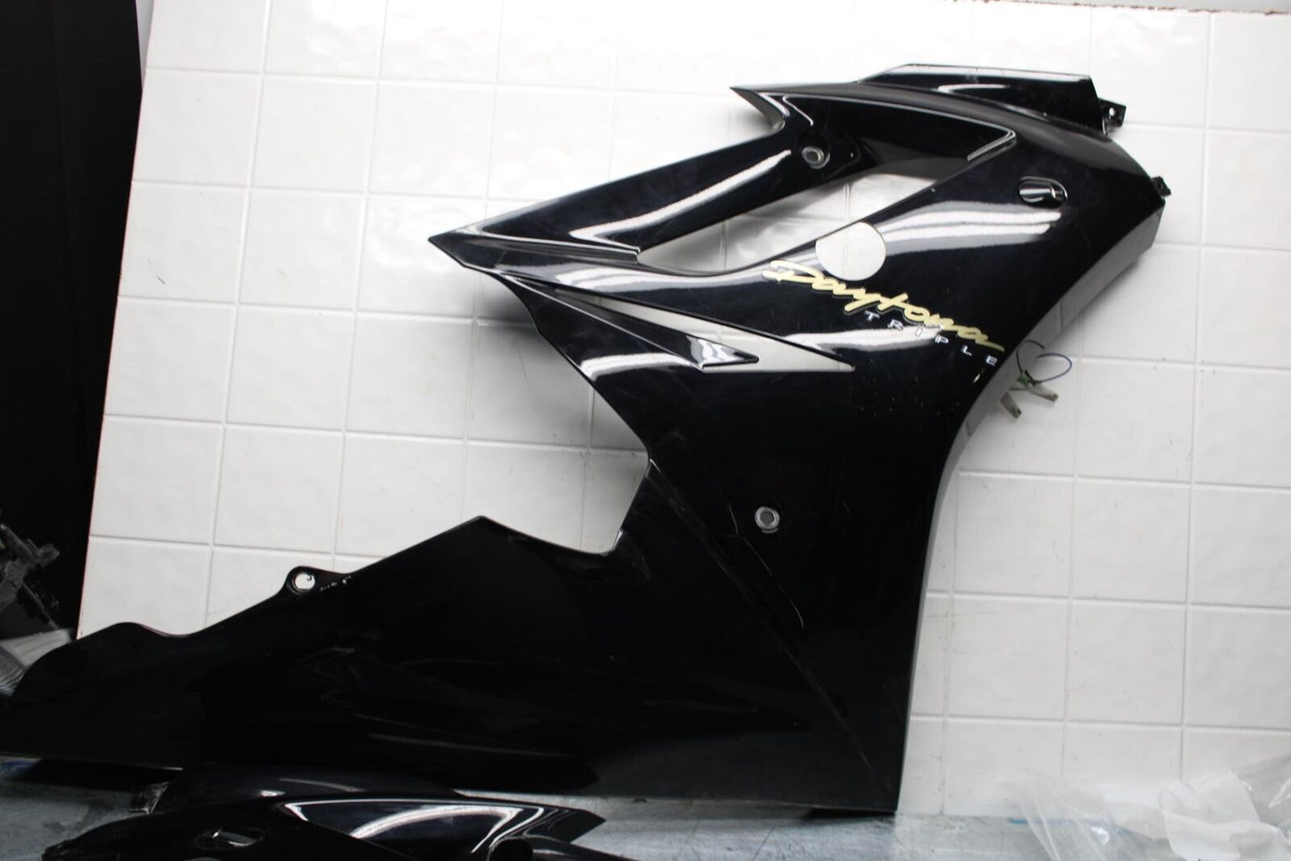 06-07 TRIUMPH DAYTONA 675 DAYTONA 675 LEFT LOWER MID UPPER SIDE FAIRING BB441