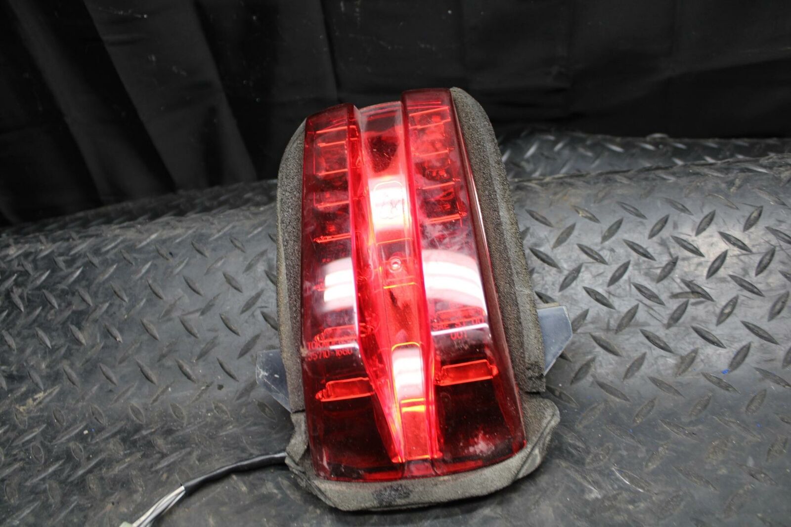 03 SUZUKI SV650S REAR TAIL TAILLIGHT BACK BRAKE LIGHT BB219