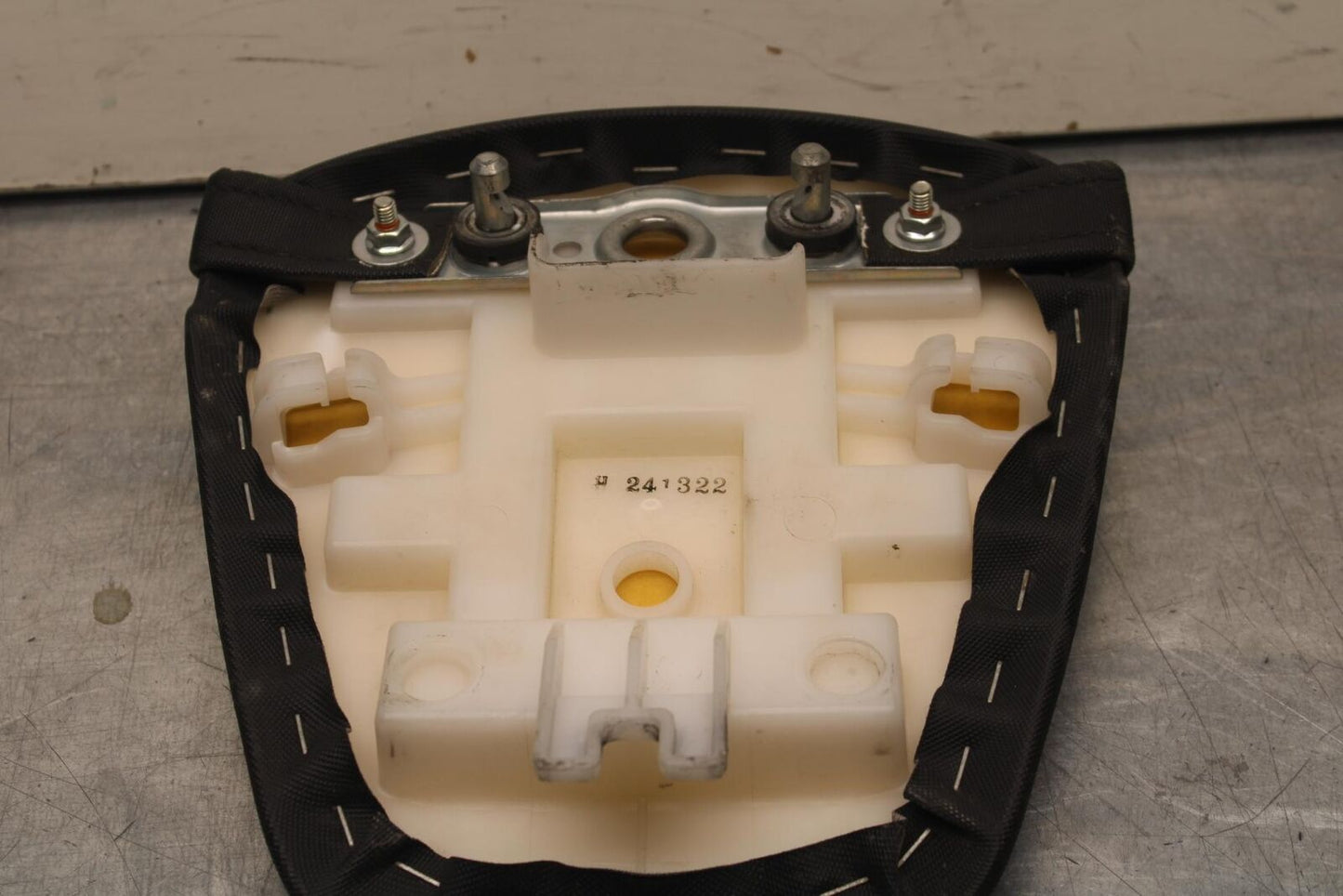 2011 Suzuki GSXR600 REAR BACK PASSENGER TANDEM SEAT PAD SADDLE PILLION BB605