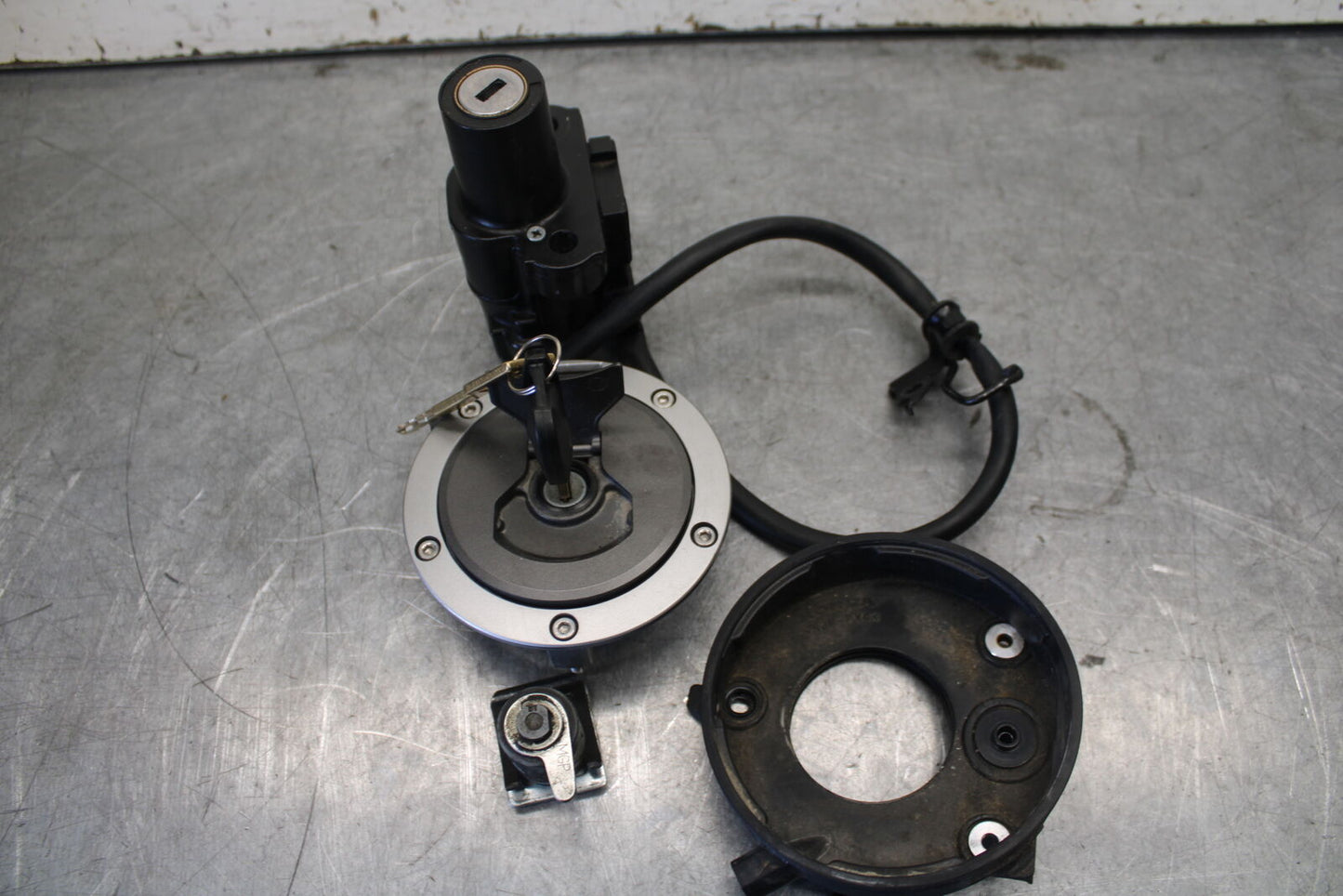 17-21 HONDA CBR1000RR SP IGNITION LOCK KEY SET W/ GAS CAP AND SEAT LOCK BB681