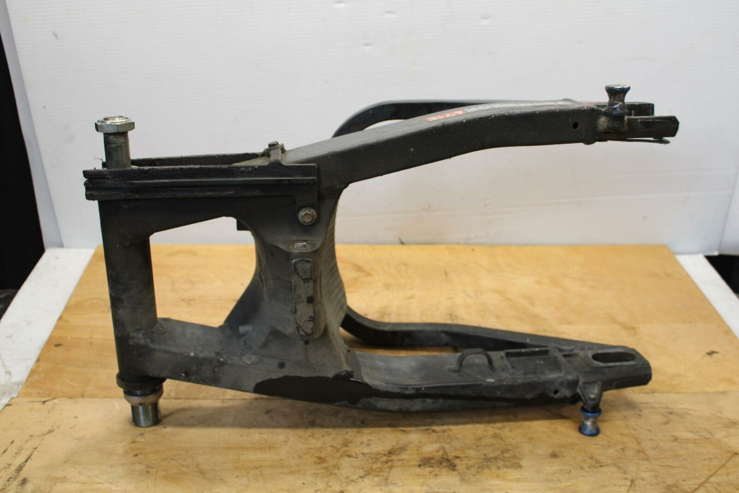 04-05 SUZUKI GSXR600 REAR SWINGARM BACK SUSPENSION SWING ARM BB329