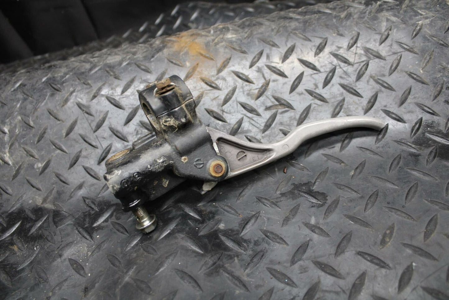 85-86 SUZUKI QUADRACER 250 FRONT BRAKE MASTER CYLINDER BB210