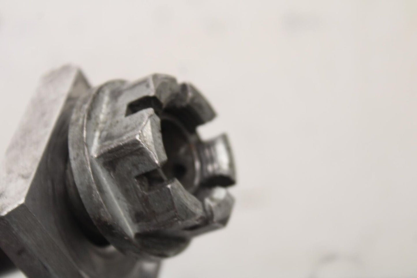 01-03 SUZUKI GSXR600 REAR AXLE BACK WHEEL RIM PIVOT BOLT AXEL 64711-33E10 BB639