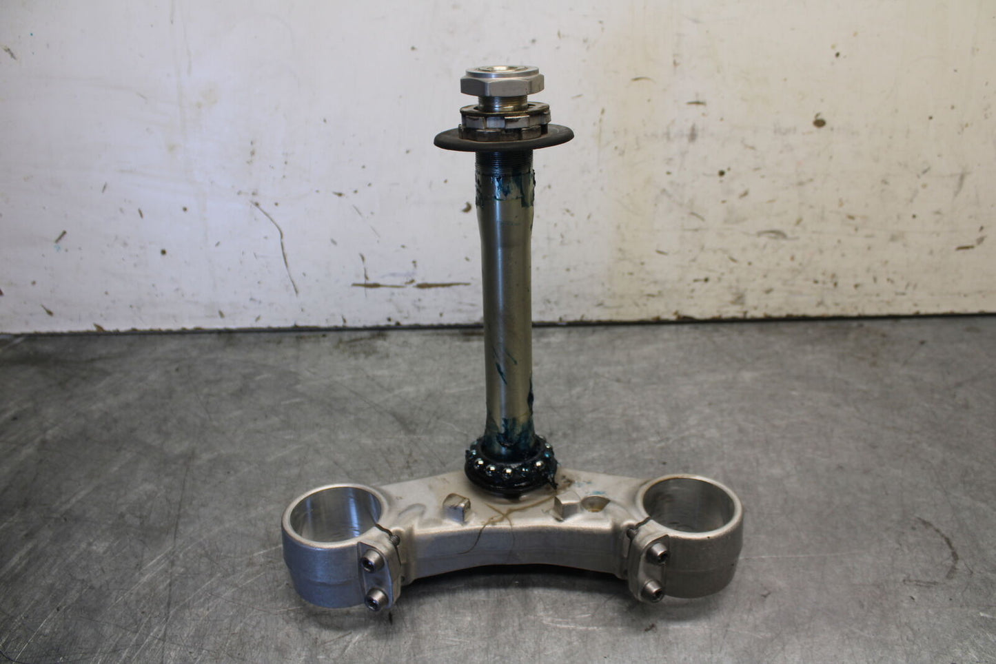 07-08 TRIUMPH DAYTONA 675 FRONT FORKS CLAMP LOWER TRIPLE TREE STEM BB685