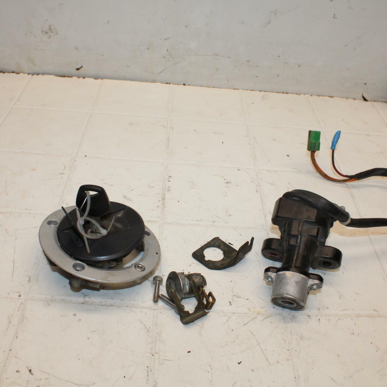 03-05 SUZUKI SV1000 IGNITION LOCK KEY SET W/ GAS CAP AND SEAT LOCK BB405