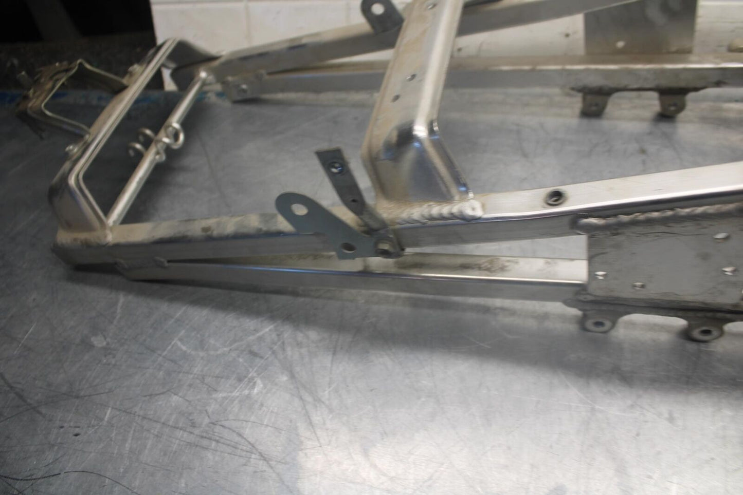 98-99 HONDA CBR900RR REAR SUBFRAME BACK SUB FRAME BB458