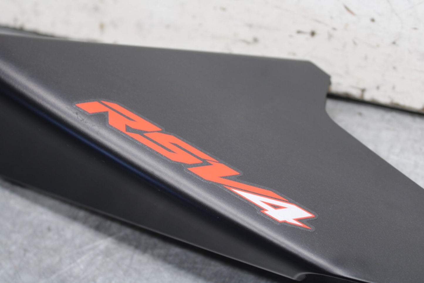 21-24 APRILIA RSV4 LEFT REAR BACK TAIL FAIRING COWL SHROUD BB668