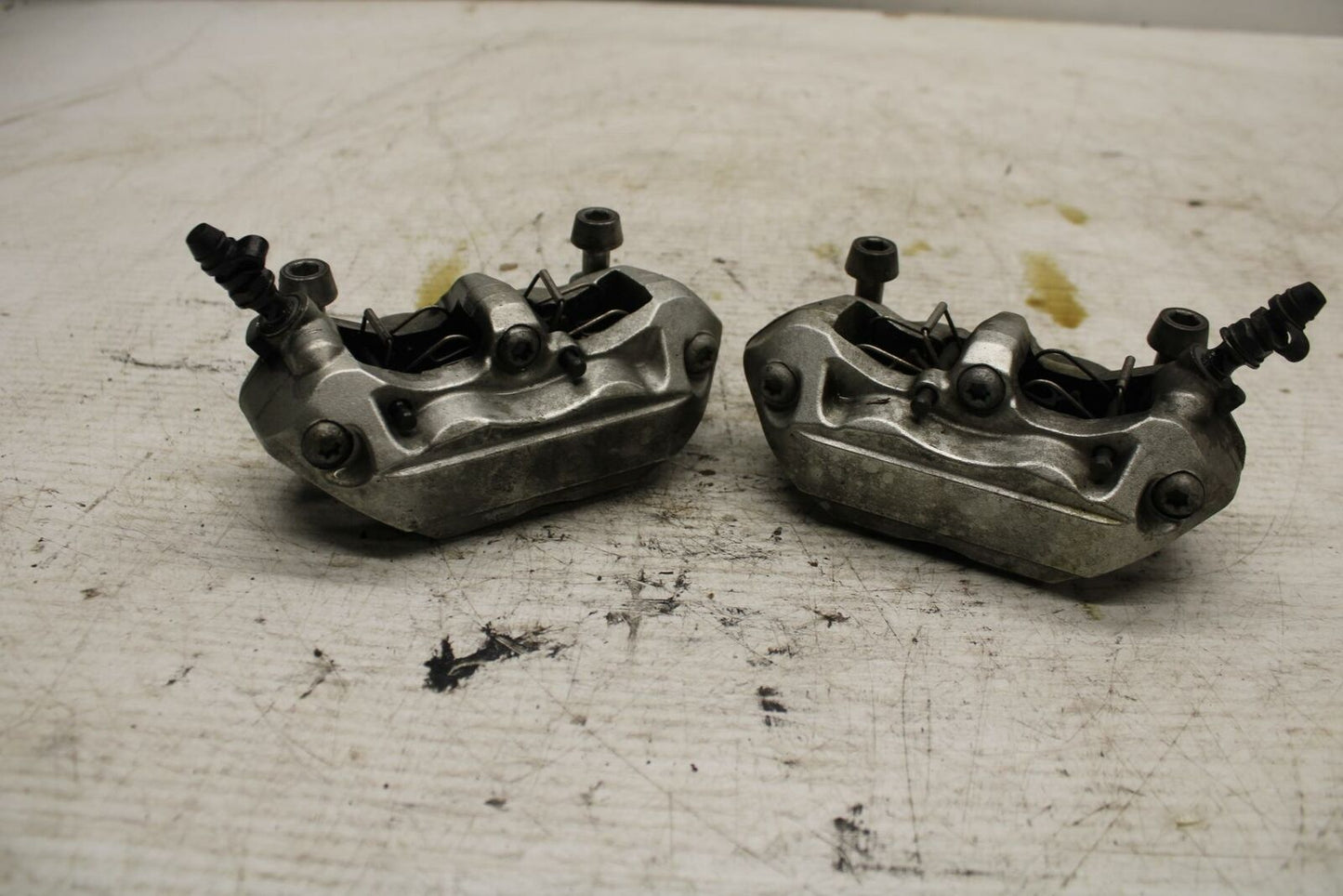 08-11 TRIUMPH SPEED TRIPLE RIGHT LEFT FRONT BRAKE CALIPER SET PAIR BB366