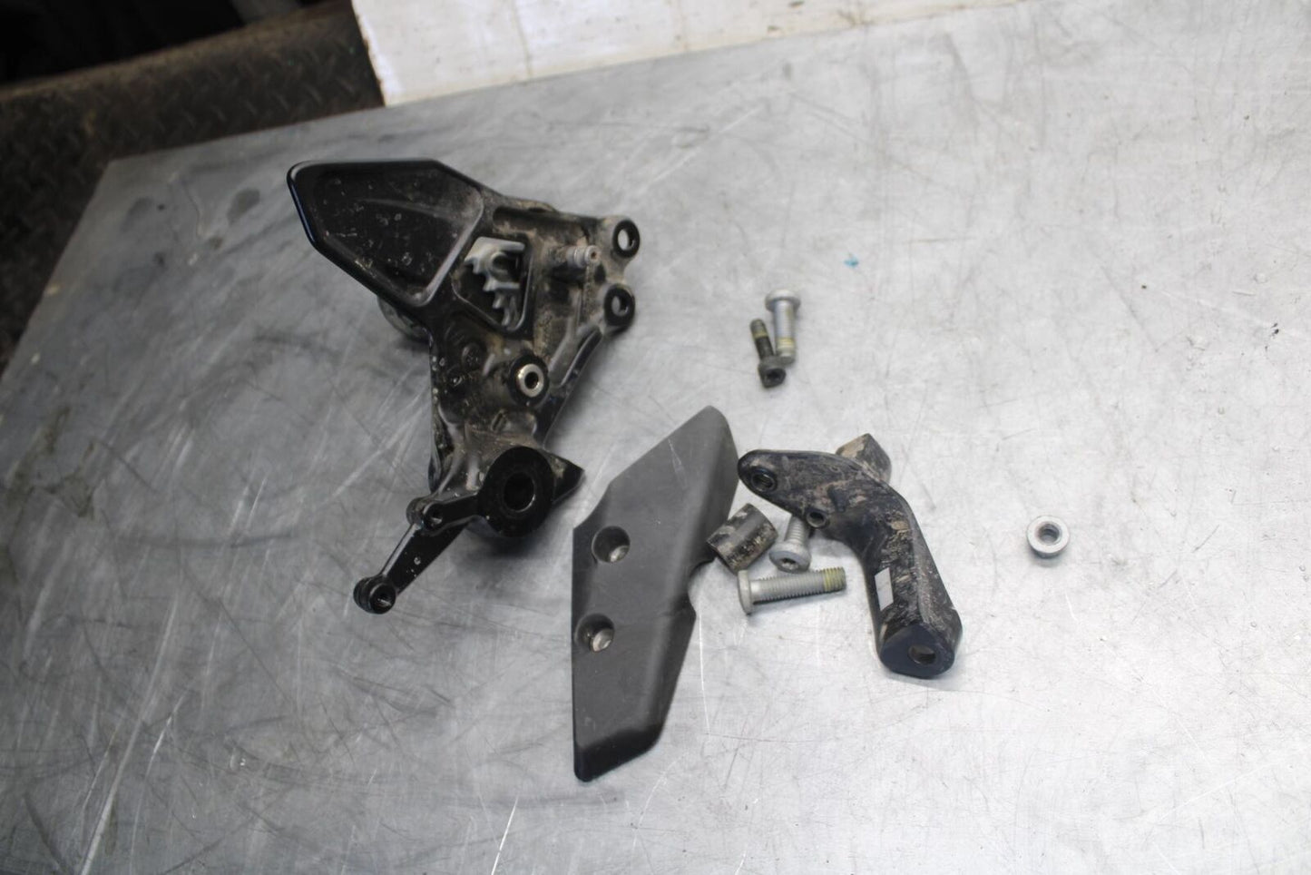 22 KTM 890 ADVENTURE RIGHT REARSET REAR SET DRIVER FOOT PEG REST STOP BB514