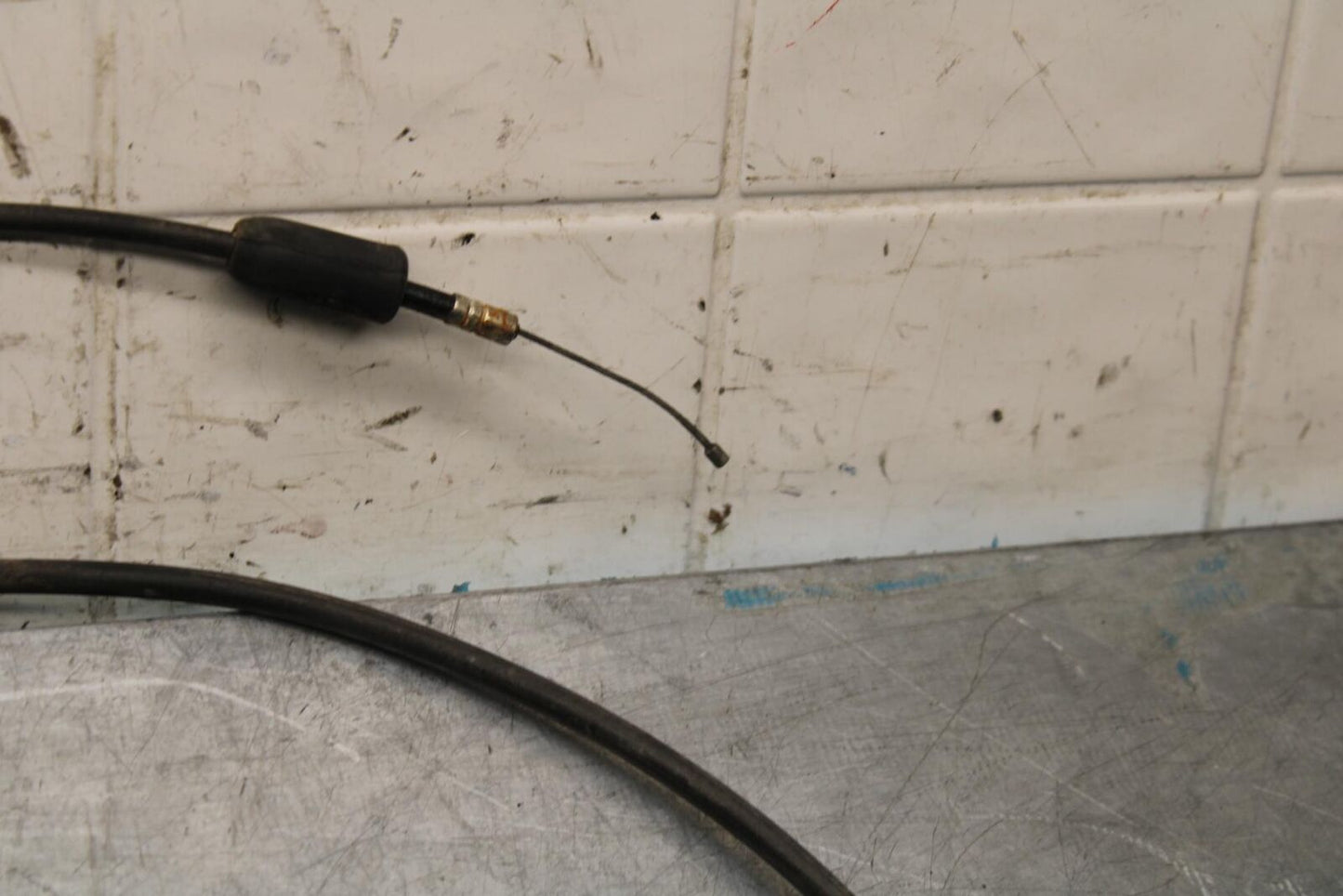 75 SUZUKI GT 550 CLUTCH THROTTLE BRAKECABLE LINE BB67