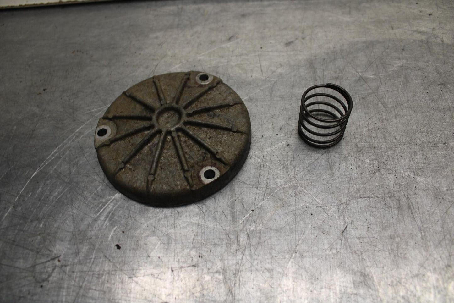 80-81 SUZUKI GS1000G ENGINE OIL FILTER COVER SPRING BB91