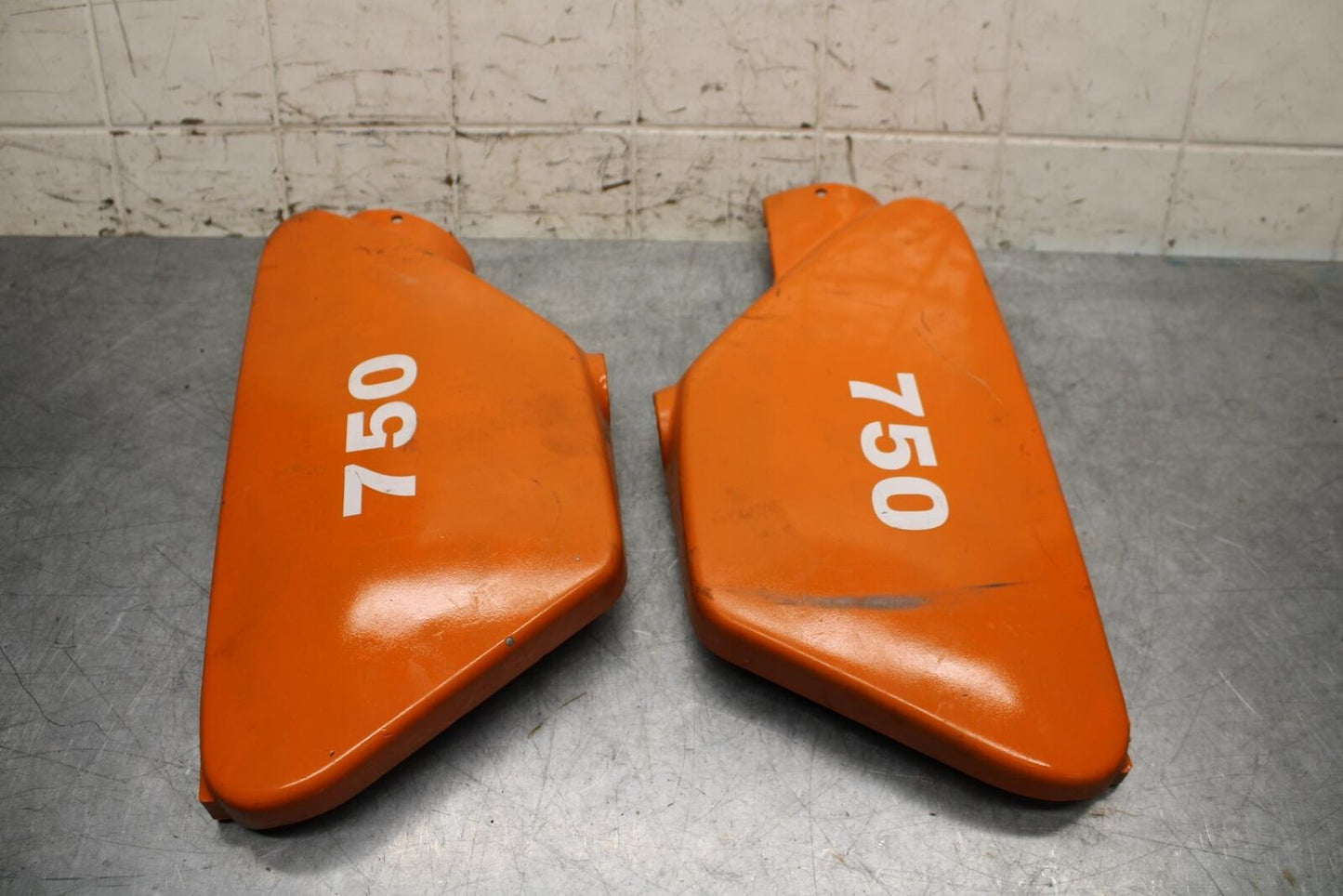 1977 Yamaha XS750 PAIR OF SIDE COVERS PANEL COWL FAIRING BB554