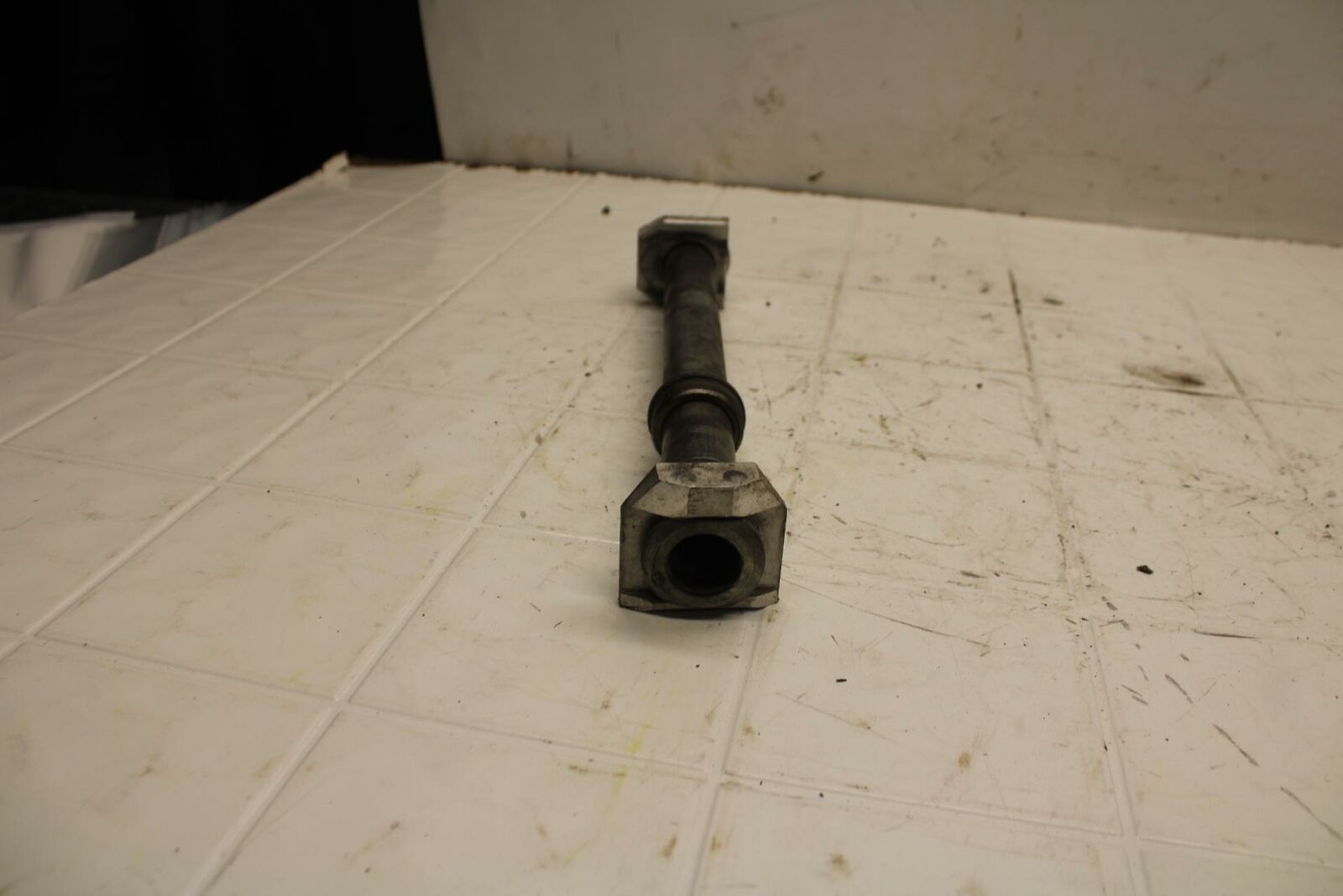 03-05 SUZUKI SV1000 REAR AXLE BACK WHEEL RIM PIVOT BOLT AXEL BB405