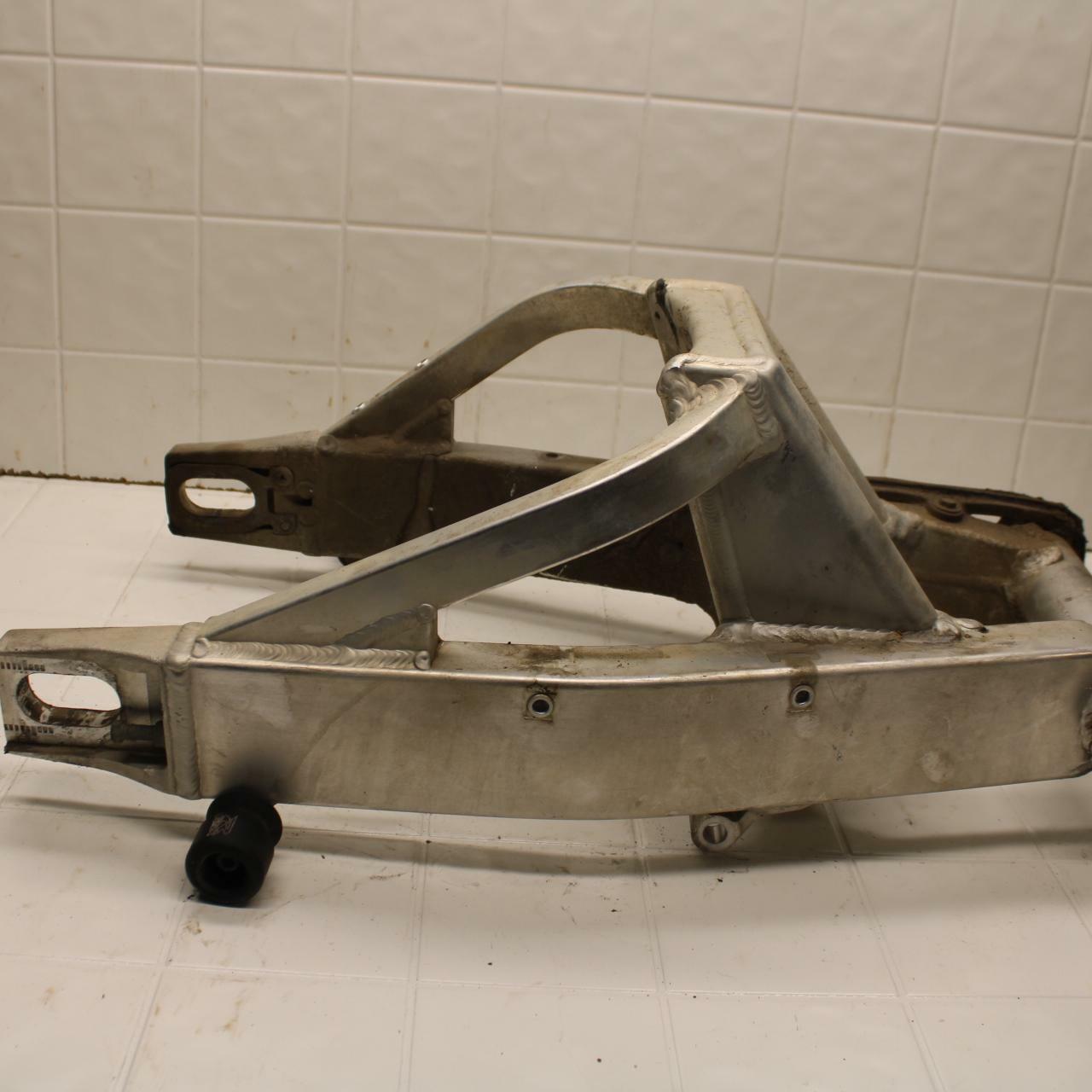 01-02 SUZUKI GSXR750 REAR SWINGARM BACK SUSPENSION SWING ARM BB402