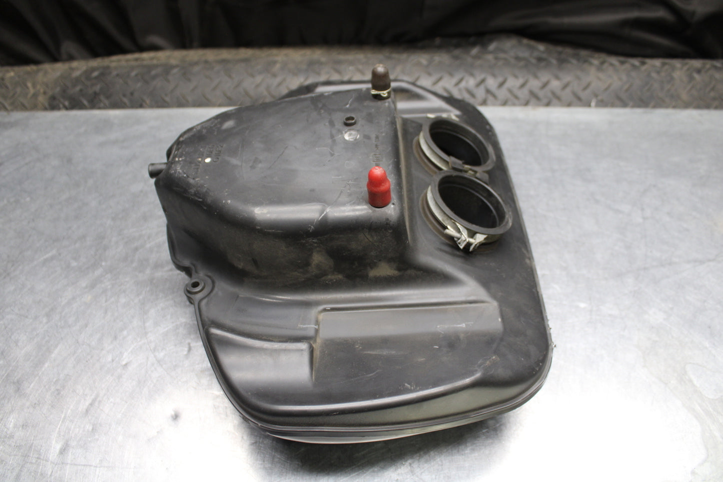 00 SUZUKI INTRUDER 1500 VL1500 AIRBOX AIR INTAKE FILTER BOX BB761