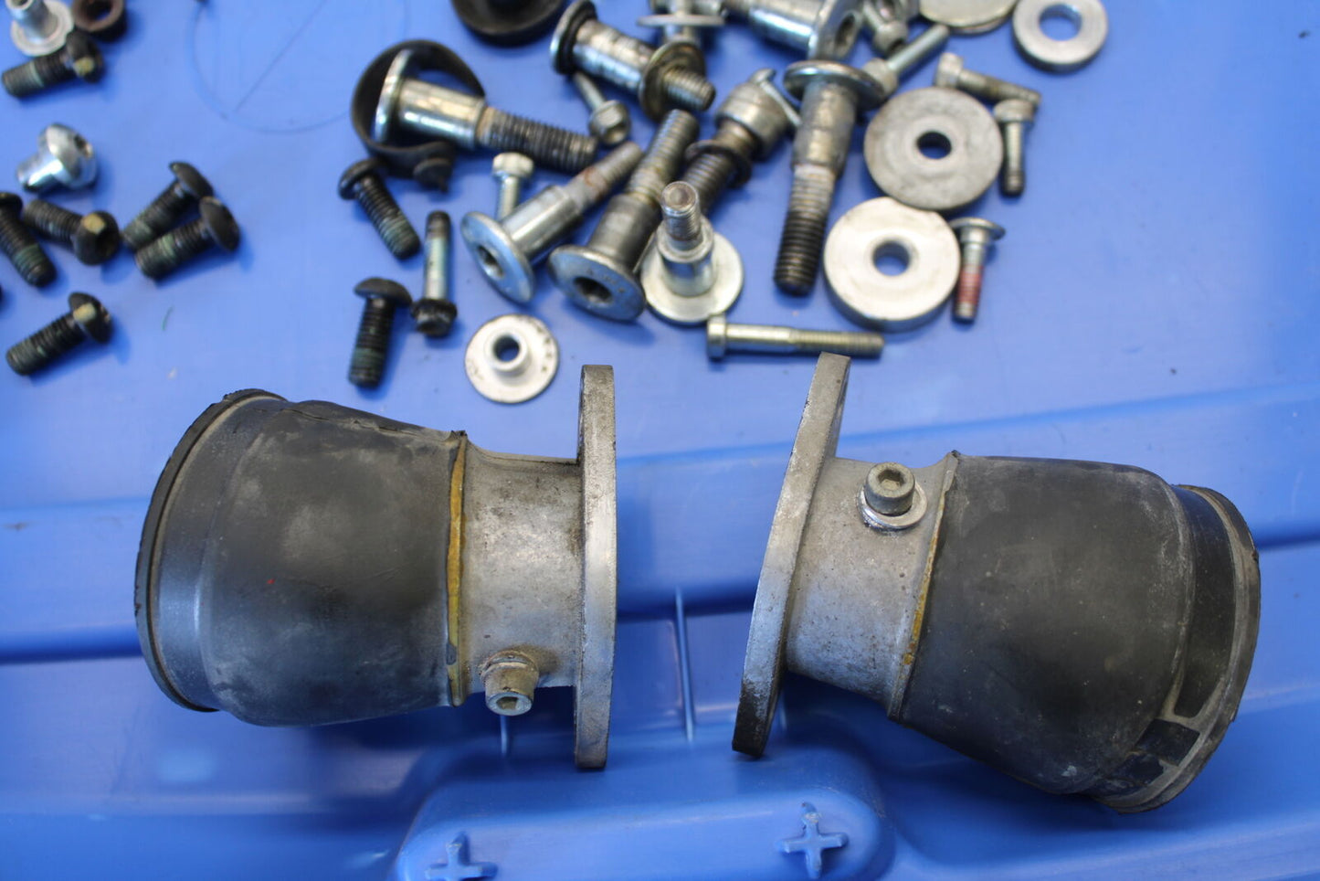 06-07 DUCATI MONSTER 695 MOUNTING BOLTS HARDWARE MOTOR SCREWS BB674