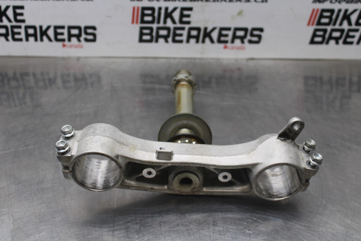 06-07 SUZUKI GSXR 600 FRONT FORKS CLAMP LOWER TRIPLE TREE STEM BB845