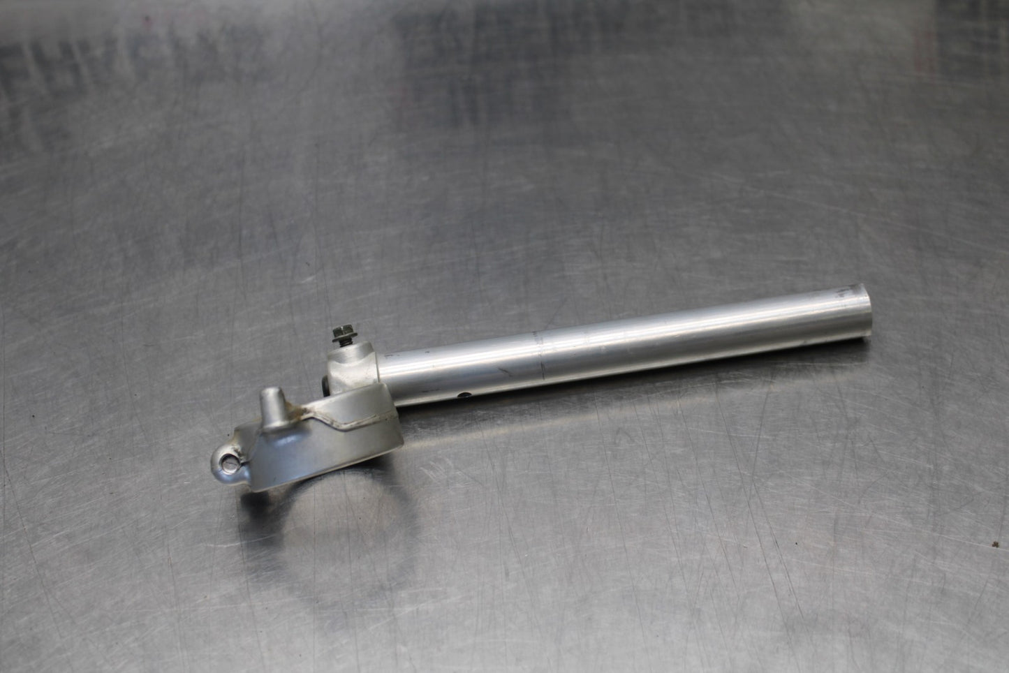 05-06 SUZUKI GSXR1000 RIGHT CLIP ON HANDLEBAR BB773