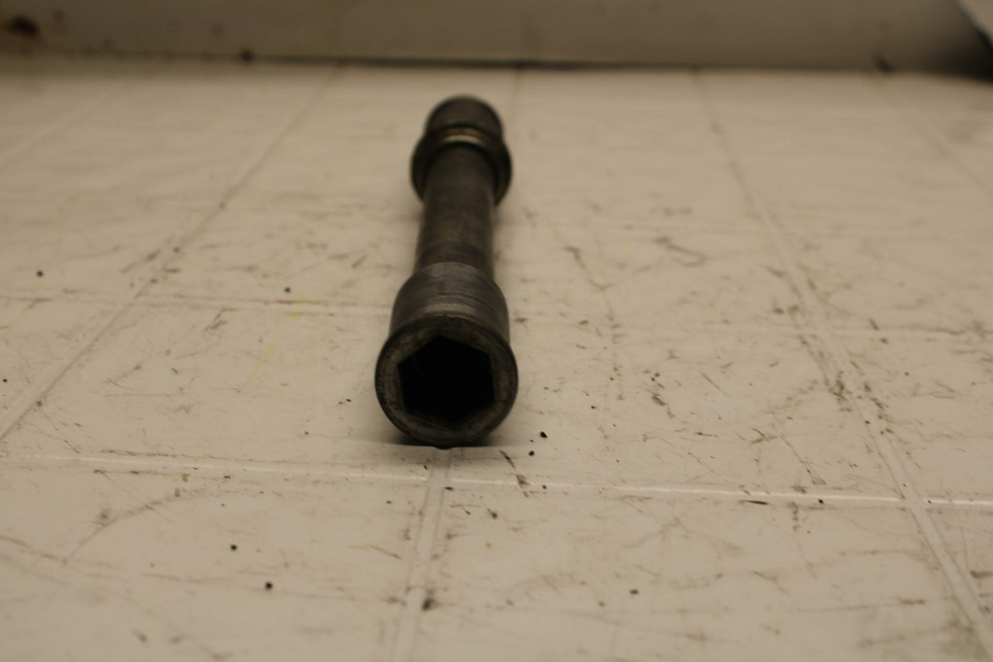 03-04 KAWASAKI NINJA ZX6R 636 FRONT WHEEL RIM AXLE PIVOT BOLT BB06