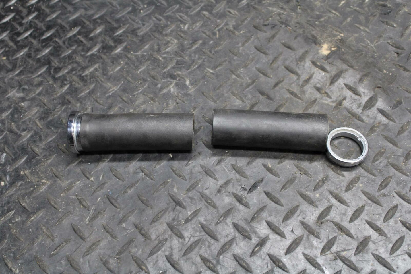 02 YAMAHA V STAR 1100 RIGHT LEFT CLIPON HANDLEBAR GRIPS GRIP PAIR SET BB199