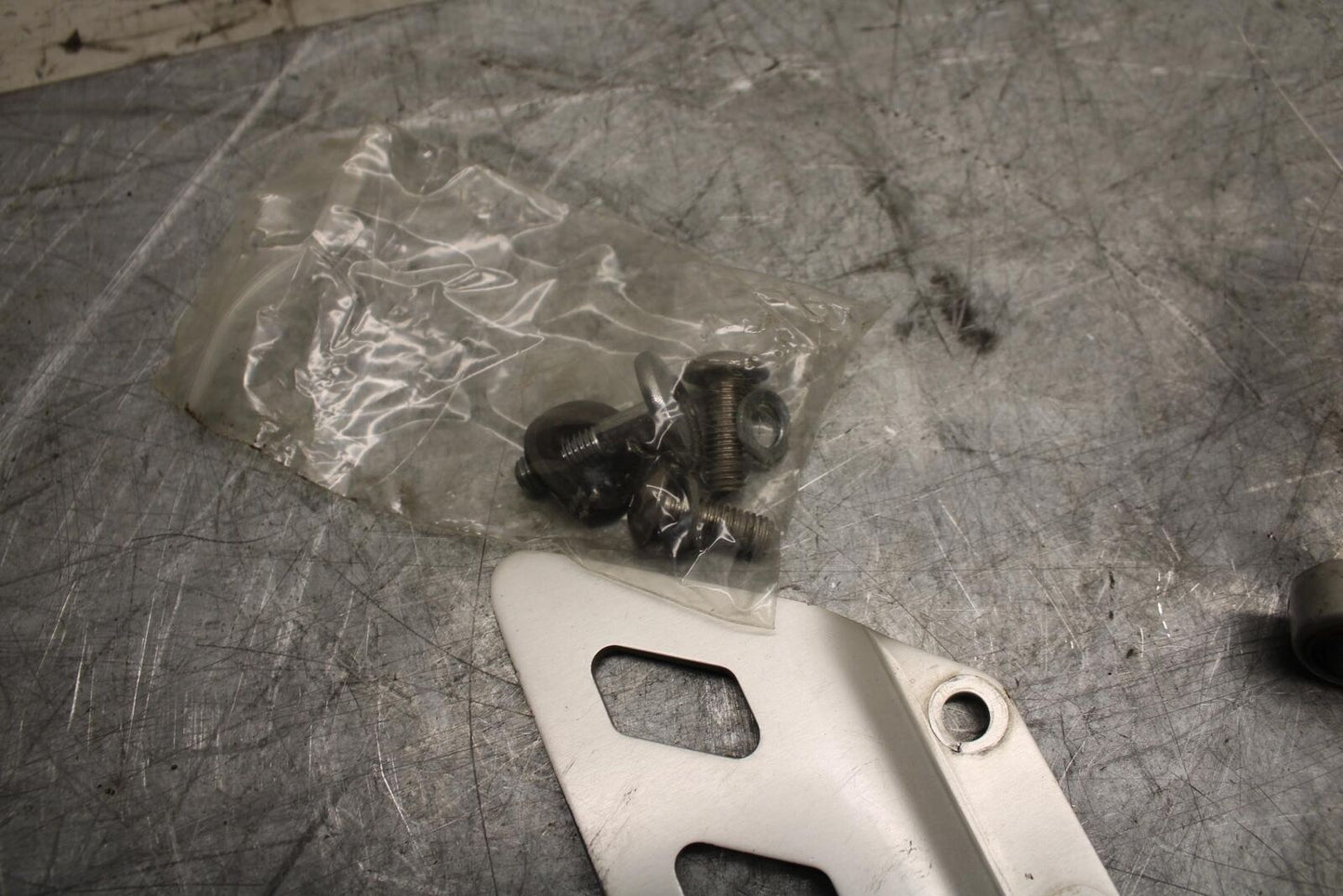 1993 Suzuki GSXR1100W RIGHT REARSET REAR SET DRIVER FOOT PEG BRACKET MOUNT BB46