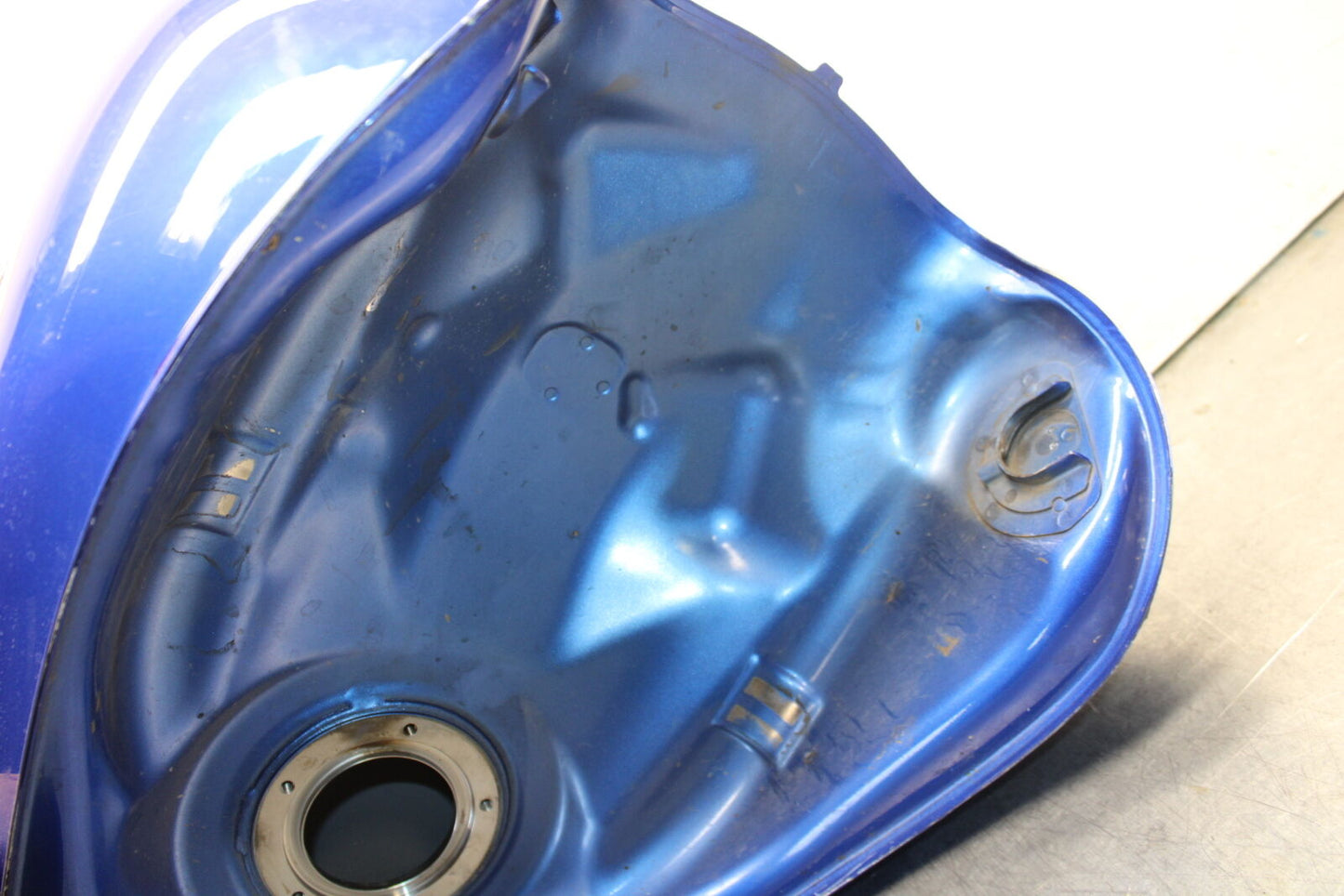05-06 SUZUKI BOULEVARD M50 GAS TANK FUEL PETROL RESERVOIR BB671