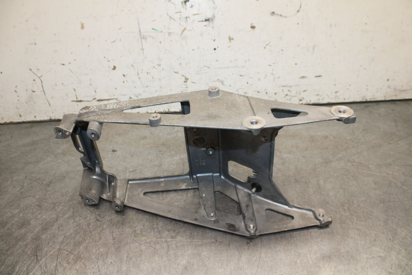06-07 SUZUKI GSXR 600 REAR BACK TAIL SUBFRAME SUB FRAME BB737