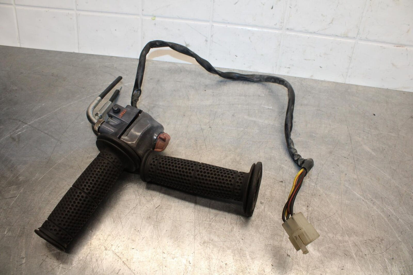 1977 Honda CB550K --- RIGHT CLIP ON HANDLE KILL OFF START SWITCH BB592