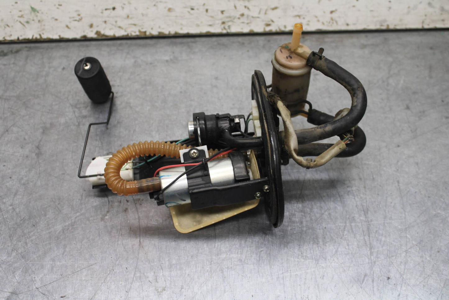 13-16 KTM 390 DUKE FUEL PUMP GAS PETROL SENDER UNIT BB748