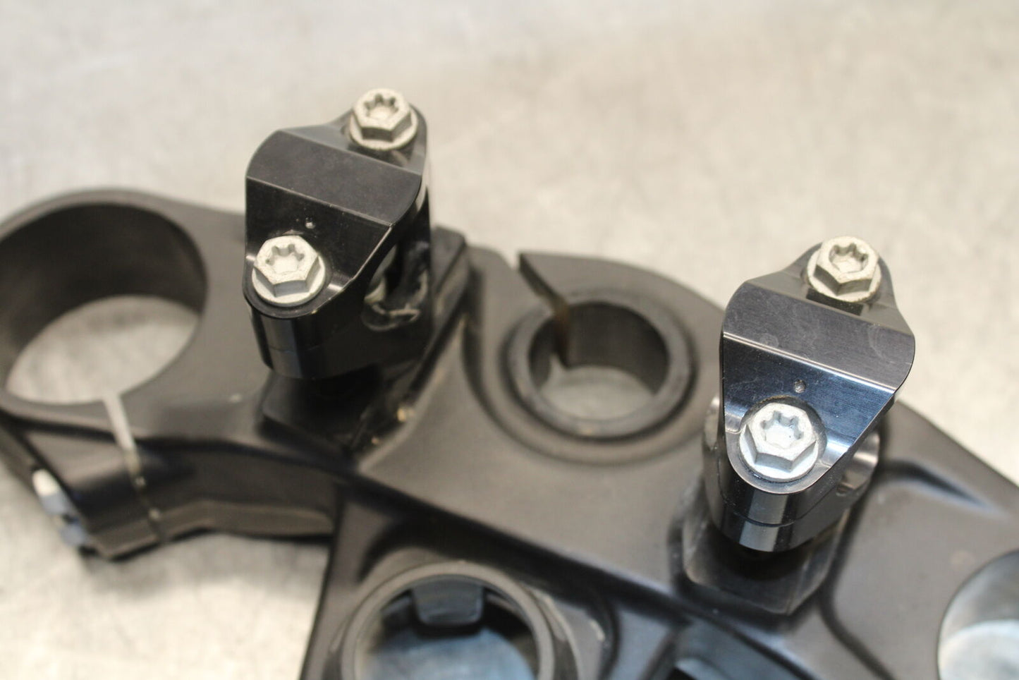 21-24 KTM 890 ADVENTURE R FORKS UPPER TRIPLE TREE CLAMP BB723