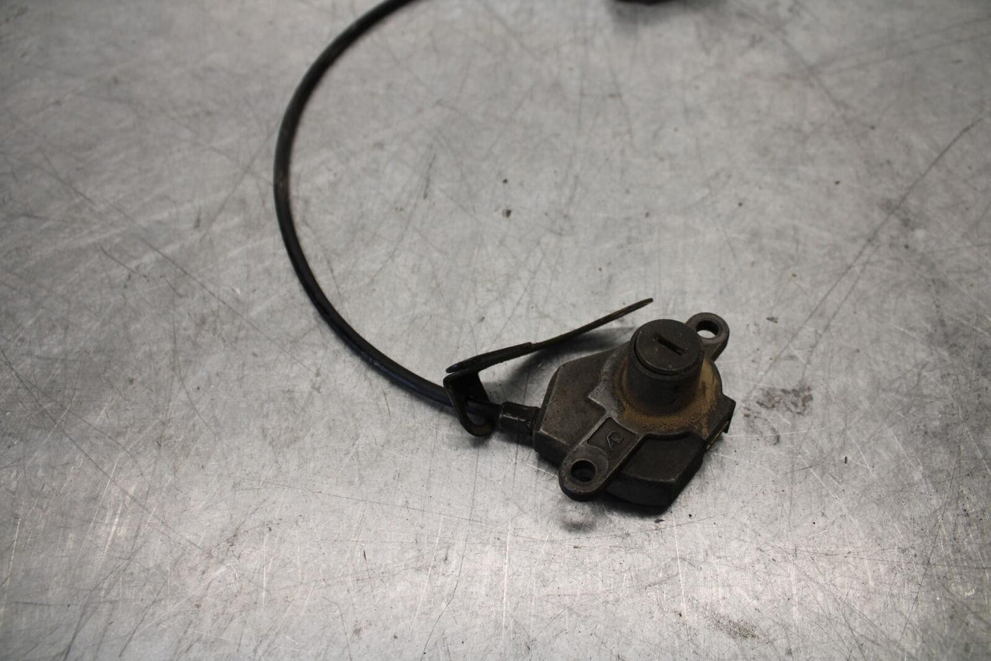 91-92 SUZUKI GSXR1100 GSXR 1100M SEAT LOCK LATCH BB435