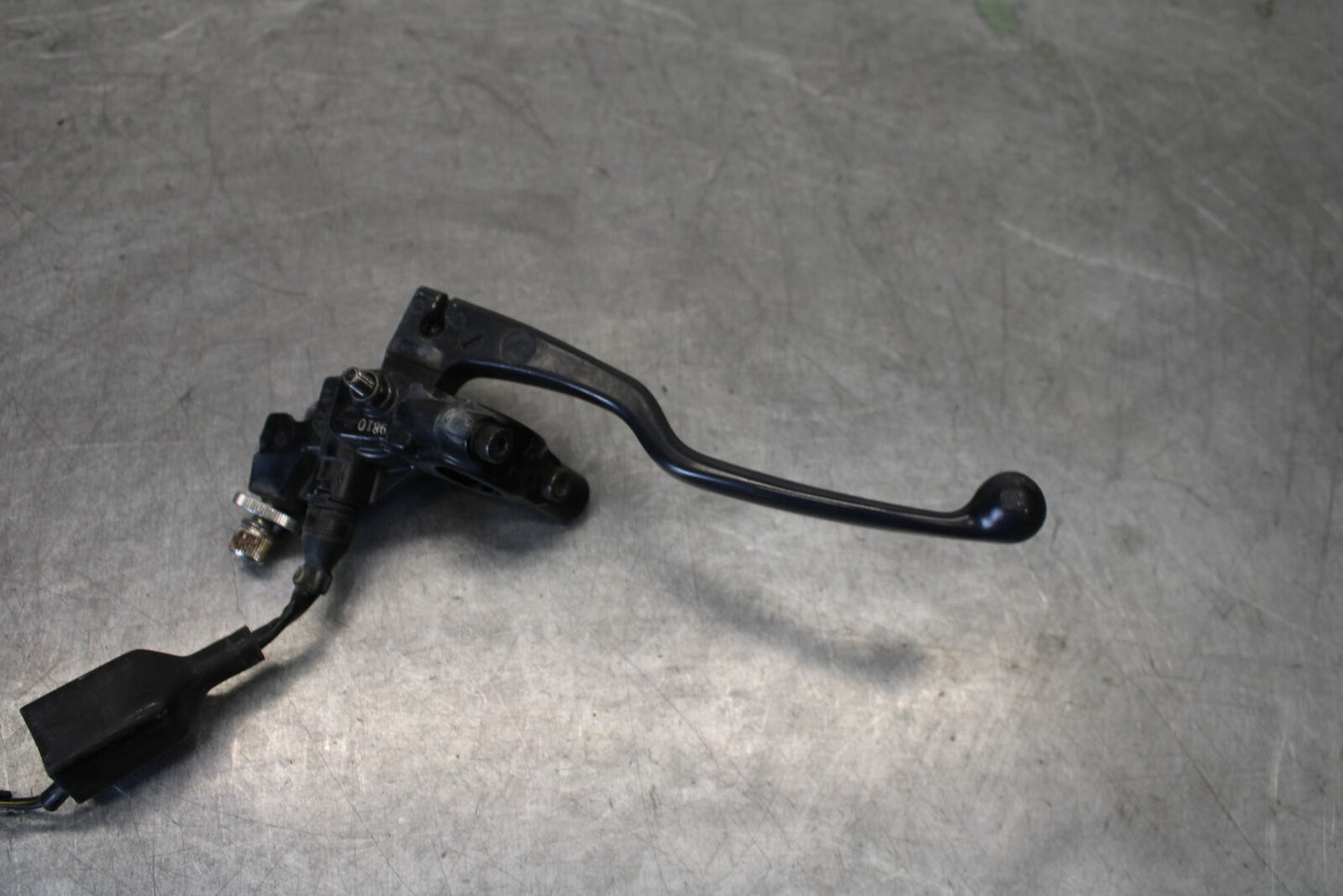01-06 TRIUMPH TIGER 955I CLUTCH PERCH MOUNT WITH LEVER BB693