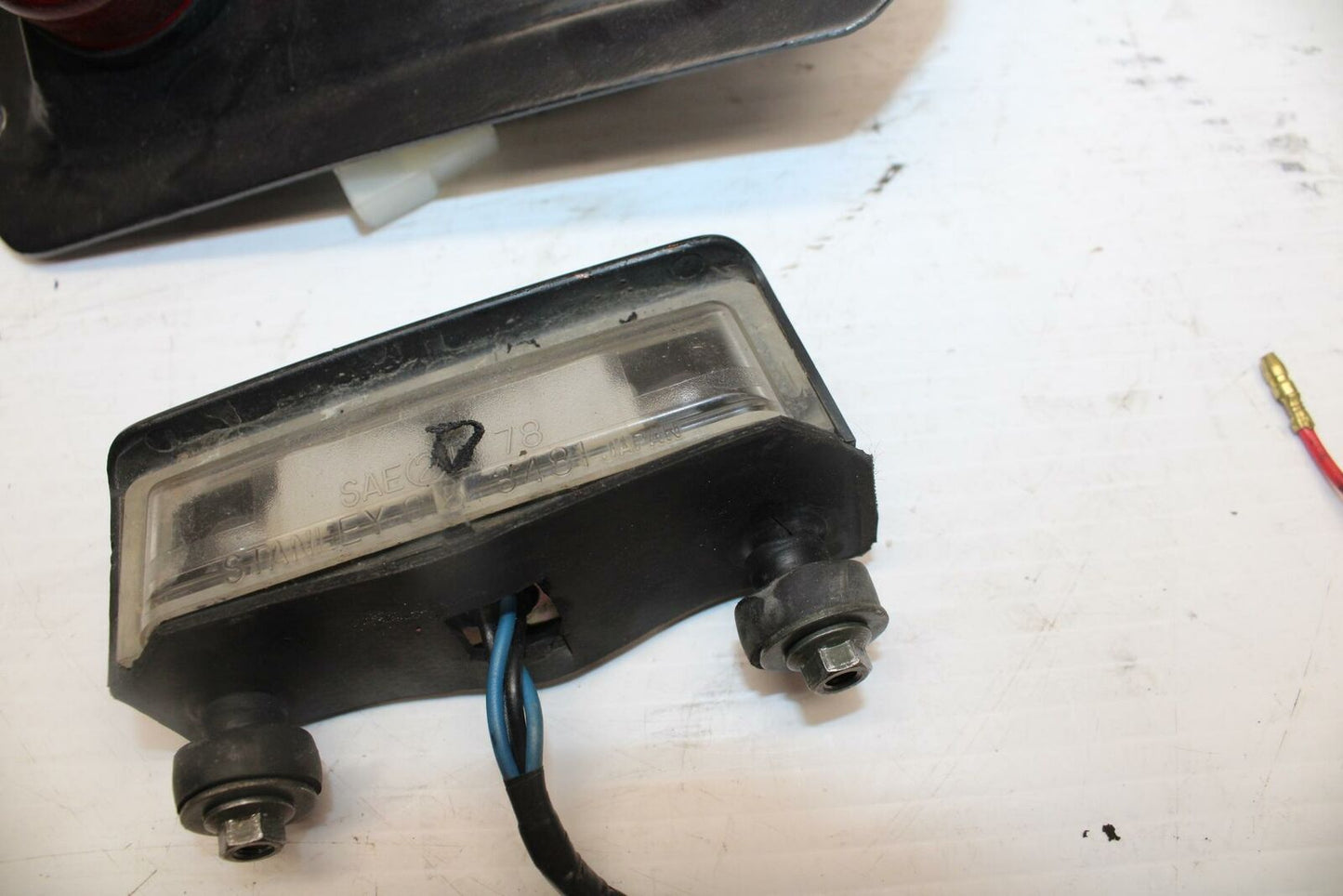 96 YAMAHA YZF750R REAR TAIL TAILLIGHT BACK BRAKE LIGHT LICENCE PLATE BB237