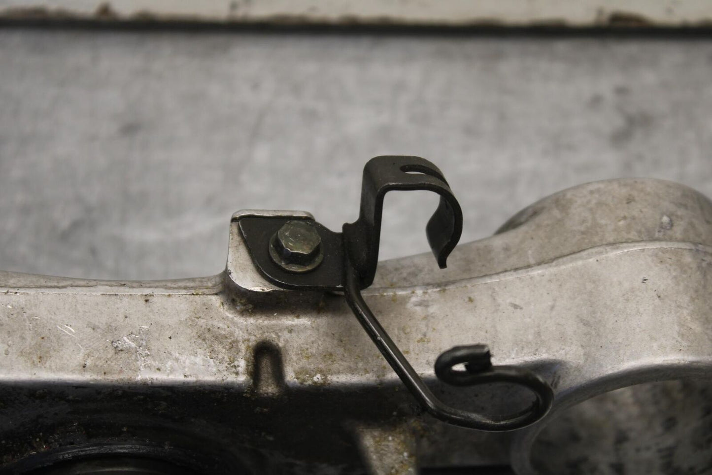 01-03 SUZUKI GSXR600 FRONT FORKS CLAMP LOWER TRIPLE TREE STEM 51410-39F00 BB639