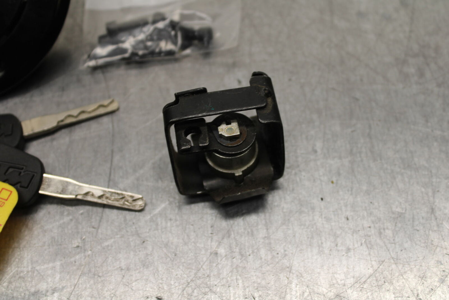 17-24 KTM 390 DUKE IGNITION LOCK KEY SET W/ GAS CAP AND SEAT LOCK BB734