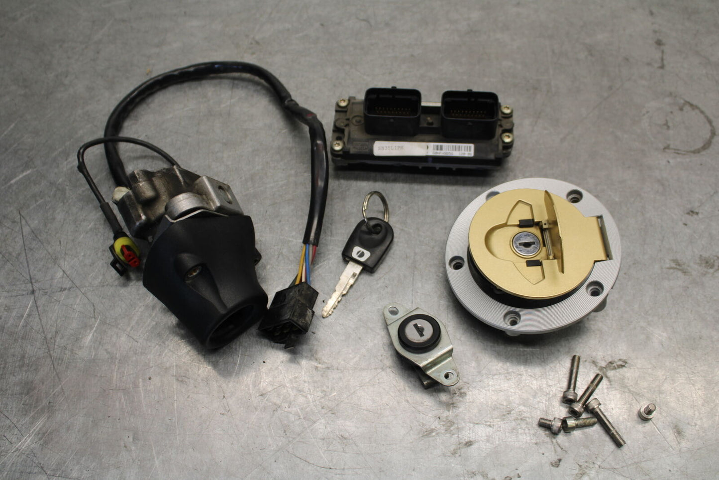 06-07 DUCATI MONSTER 695 IGNITION LOCK KEY SET W/ GAS CAP SEAT LOCK ECU BB674