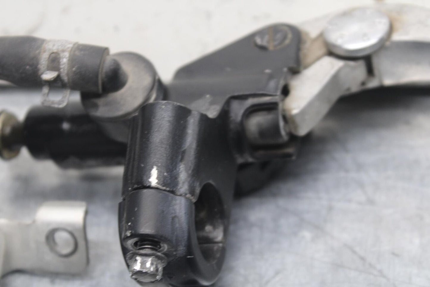 1999 Suzuki GSXR600 FRONT BRAKE MASTER CYLINDER w/ LEVER 59600-17C00 BB608