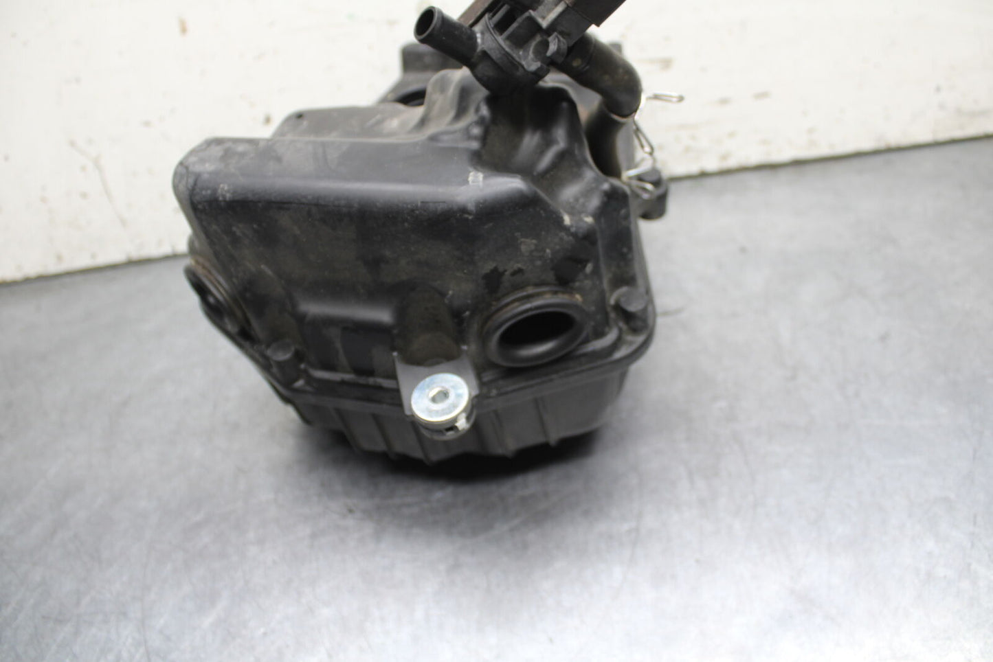 24 KAWASAKI NINJA 500 ABS AIRBOX AIR INTAKE FILTER BOX BB744