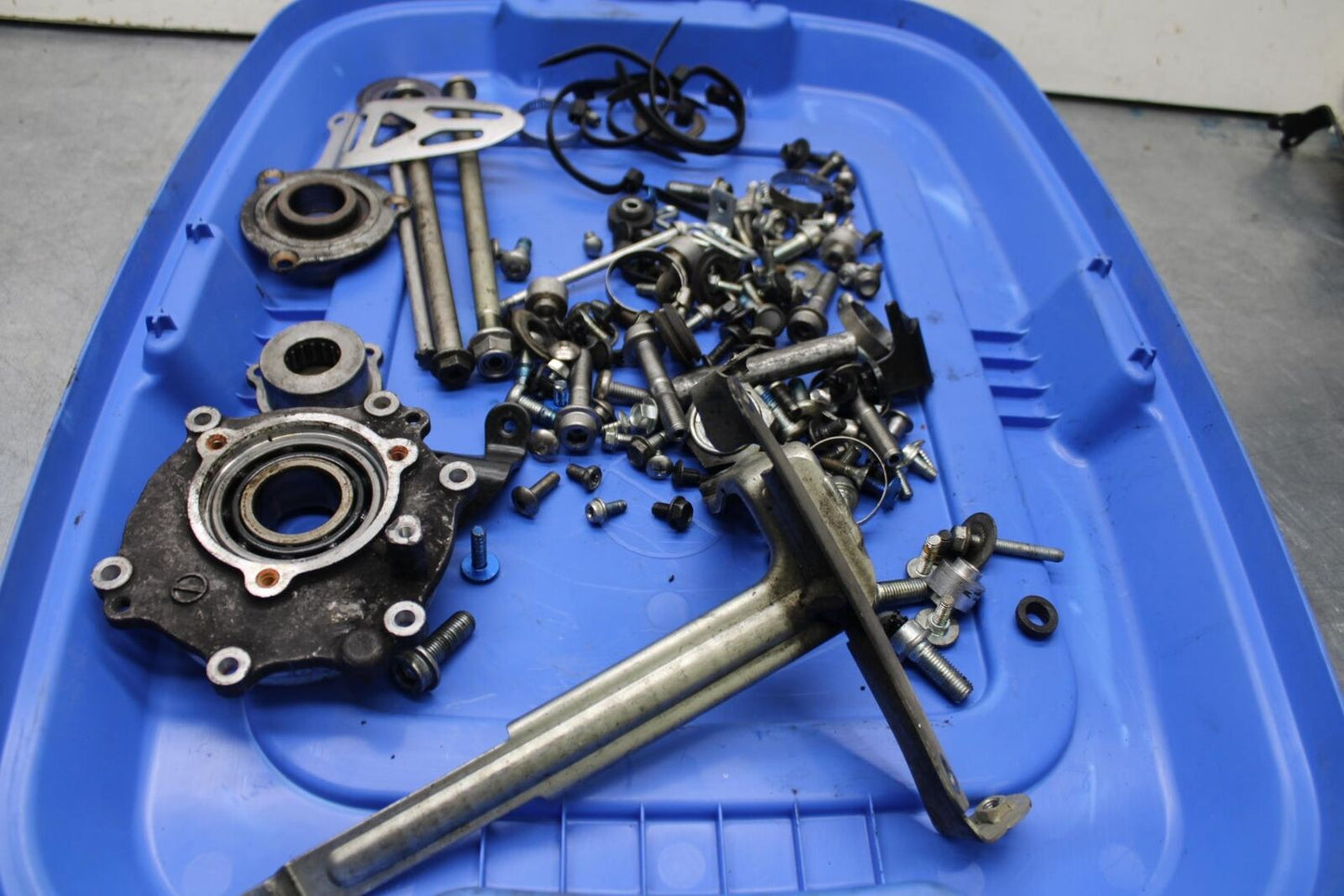 2011 Suzuki GSXR1000 MISCELLANEOUS MOUNTING BOLTS HARDWARE MOTOR SCREWS BB96
